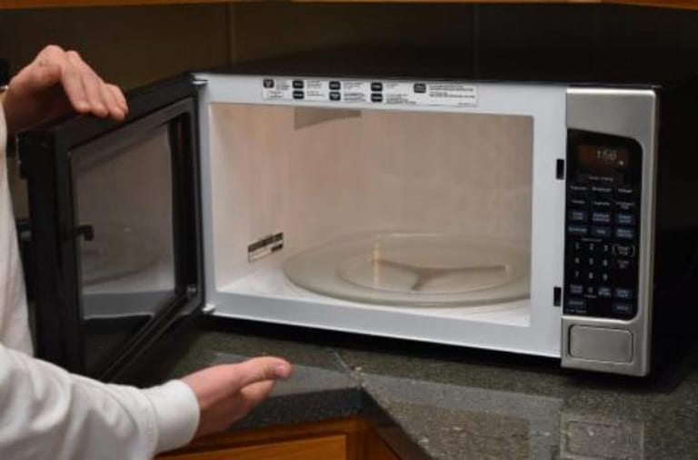 Teen BLINDED after micowaved egg exploded