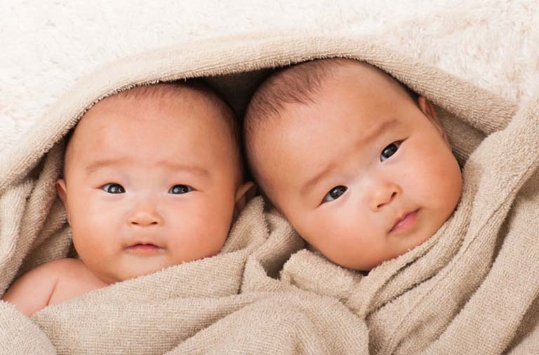 DNA test reveals her TWINS have diff fathers