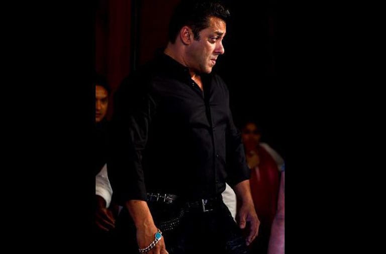 salman khan slaps his bodyguard